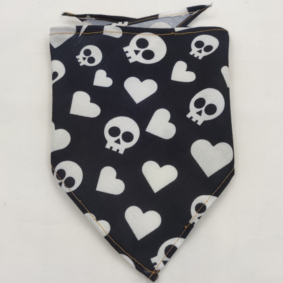 Pet triangle bandana in black with white hearts and skull-and-crossbones patterns