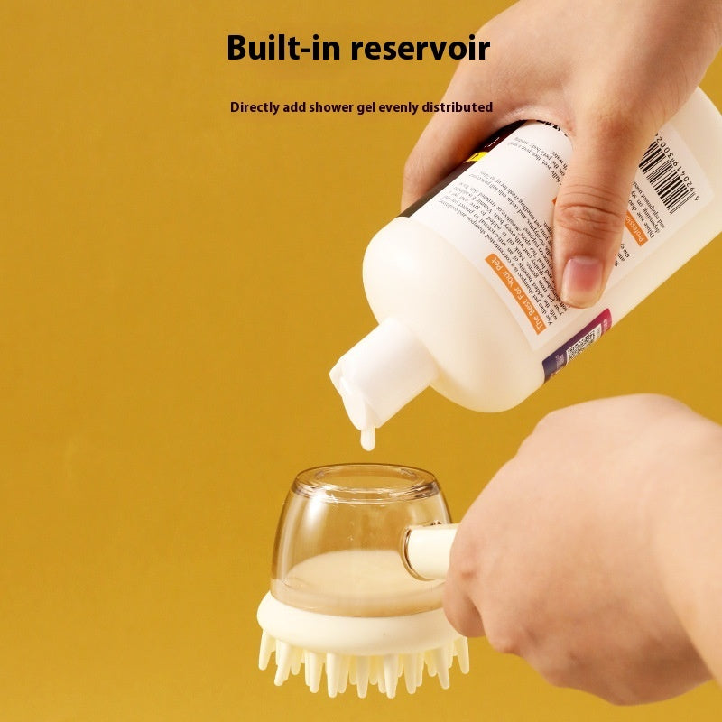 Pet liquid bath brush with built-in reservoir bottle and dispensing spout