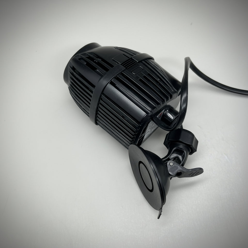 Wave aquarium circulation pump with suction mount and front water outlet