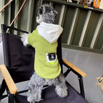 Fleecegefütterter Hundehoodie in Grün mit Kapuze und Frontpatch, Seitenansicht