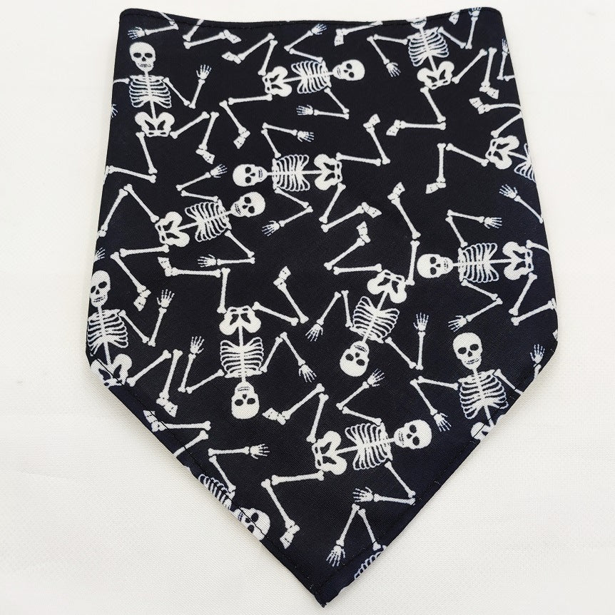 Black pet triangle bandana with white skeleton bones and skulls all over