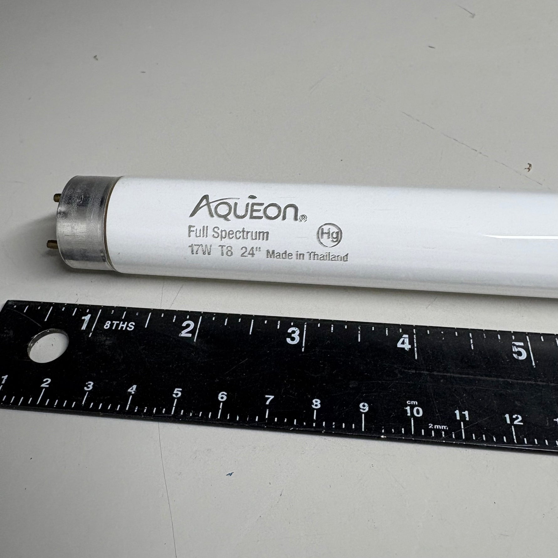 Aqueon T8 full-spectrum aquarium lamp tube, 17W, made in Thailand