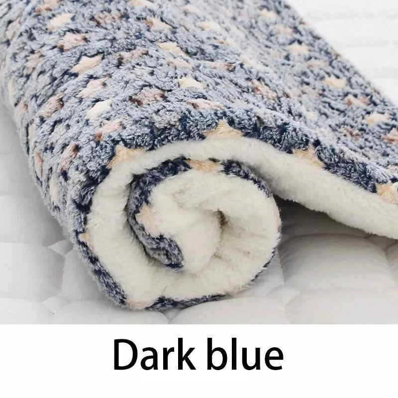Dark blue flannel pet sleeping mat, close-up of rolled plush edge and textured star pattern