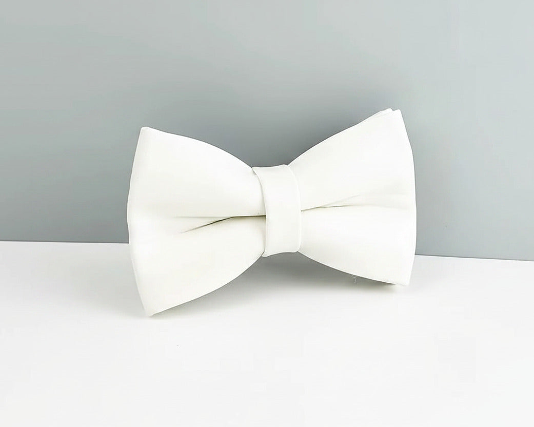 White leather bowtie accessory with center tie strap