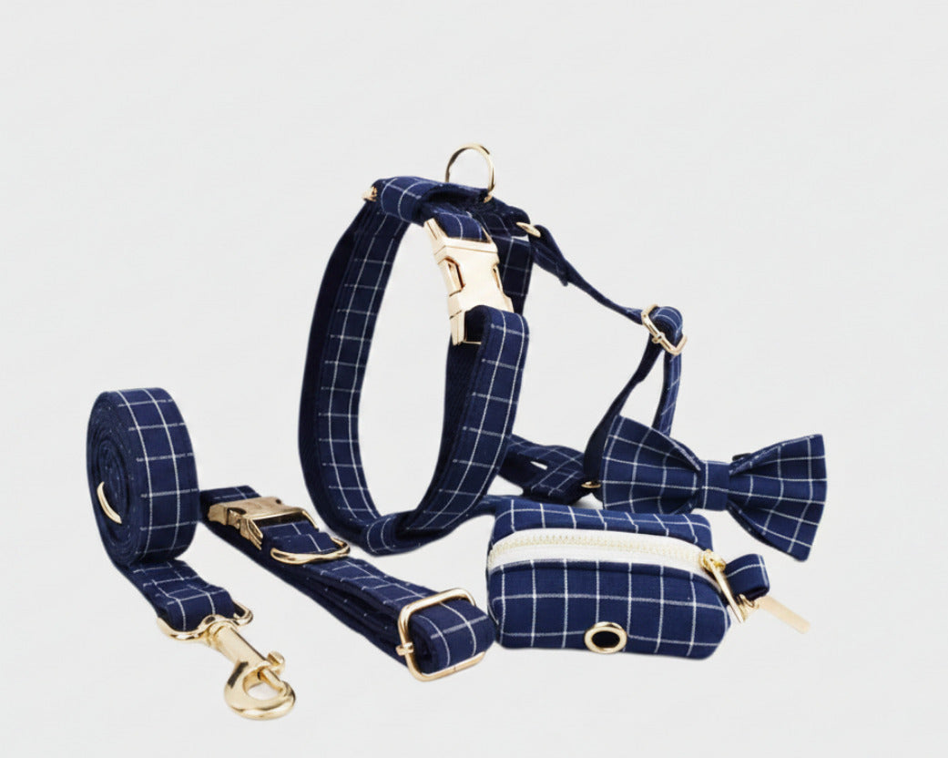 Plaid Dark Blue Set: kariertes Halsband, Leash, Fliege und Poop Bag mit Clip