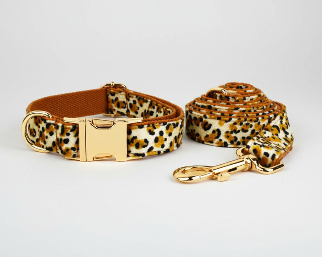 Velvet Leopard Collar+Leash Set: braunes Leopardenband, goldene Metallclips