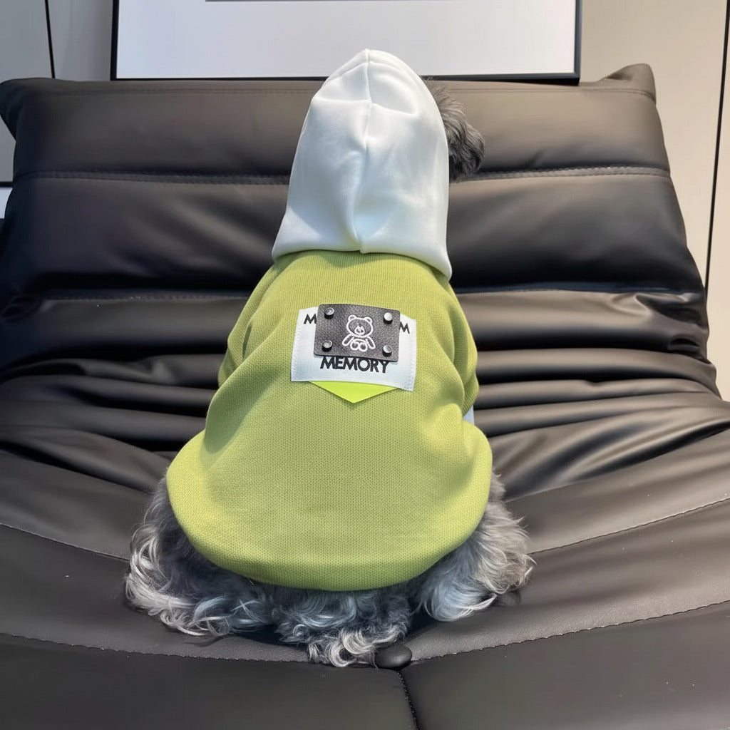 Fleecegefütterter Hundehoodie in Grün mit großer Kapuze und Rückenpatch „Memory“