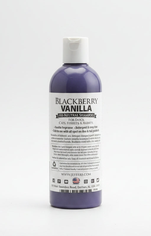 Jeffers Pet Blackberry Vanilla pH-neutral pet shampoo bottle, back label with directions